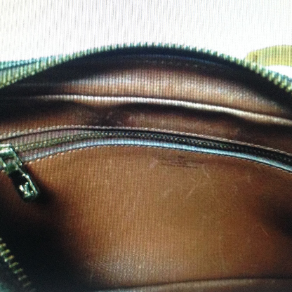 Authentic, Louis Vuitton Mono Leather Trocadero - Picture 7 of 8